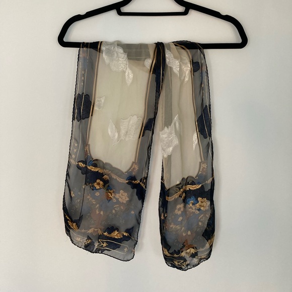LUXURY SCARF - floral, navy, blue, cream, tan, neutral ✨ 50% OFF BUNDLES ✨ - Picture 1 of 2